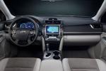 Toyota Camry Hybrid 2012 года